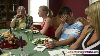 Kourtne Хайр Хайр stepbrother болон Түүний найз залуу өгсөн байна.