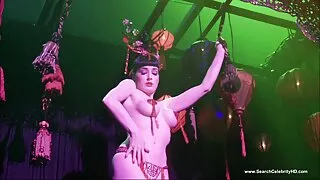 Ванкер амьдралдаа анх удаа эмэгтэй хүнийг хуурдаг.