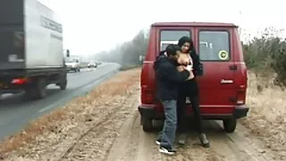 Улс орны хүү нөхрийнхөө эзгүйд cutie тарьдаг.