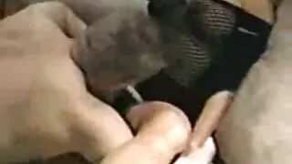 Том дагуурын нь массаж үйлчлүүлэгч.