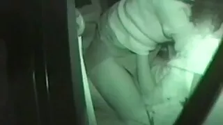 Уйтгартай байдлаас болж доргилтоор тоглох.