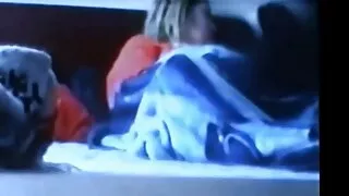 Paulina anima masturbates болон pees нэг аяга дарс.