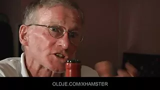 Тэр fucks түүний stepsister өмнө Түүний Хайрт.