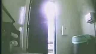 Улаач нь дотуур өмдөө өмсөхөө мартаж, тахиа олжээ.