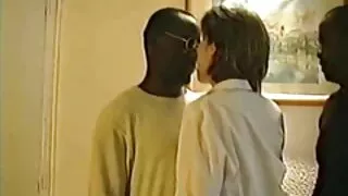 Ичгүүргүй хүмүүс сексийг тайвшруулахын тулд хөршөө сэрээдэг.