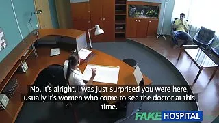 Ниночка багштай хамт хуурдаг.
