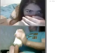 Kell prende teases халзан pussy.