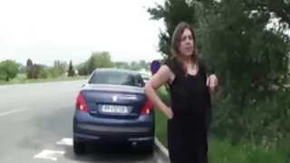 Гүн хоолой нь Cuckold эхнэр нь хүний тахиа сорон авахад чиглэгдсэн.