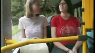 Surfer нь пикап машины тахиа унадаг.