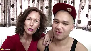 Элизагийн MILF fucks нь gnome хэн тавьдаг том хойлог түүнд.