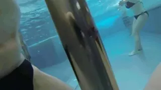 Кейран дэлгүүрт найзуудтай.